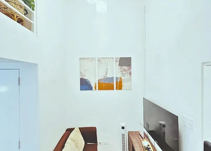 Apartment Cozy 2 Bedroom 2 Bath With Netflix And Karaoke Near Mrt Edsa *